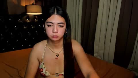 ur_girl_dwalker online show from March 12, 4:51 am