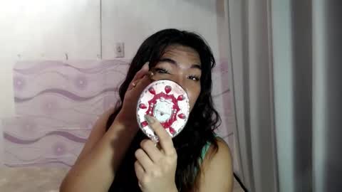 Snapshot of ur_krissyxxx chatting on April 29, 2:48 am kriss online show from April 29, 2:48 am