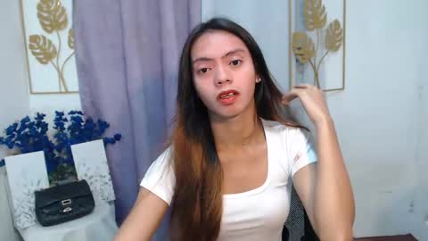 ur_petite_wifexx online show from March 28, 11:21 am