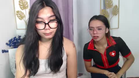 ur_petite_wifexx online show from April 7, 10:09 pm