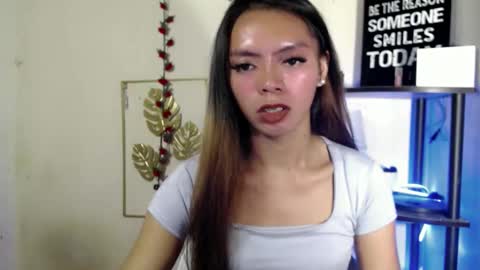 ur_petite_wifexx online show from April 10, 7:35 am