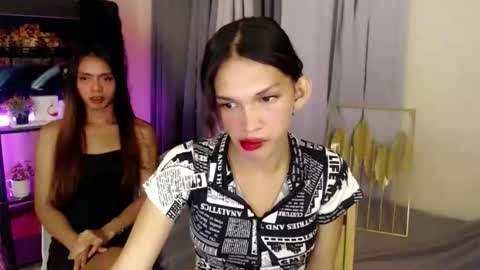 ur_petite_wifexx online show from April 15, 6:04 pm