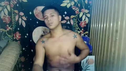 Snapshot of ur_pinoydave chatting on December 15, 11:42 pm Dave online show from December 15, 11:42 pm