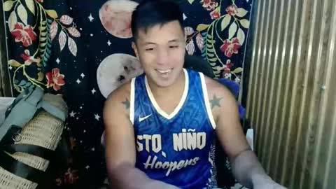 Snapshot of ur_pinoydave chatting on December 18, 1:22 am Dave online show from December 18, 1:22 am
