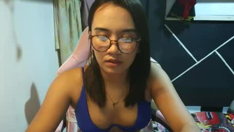 Snapshot of ur_wetwife chatting on October 25, 8:36 pm ur_wetwife online show from October 25, 8:36 pm