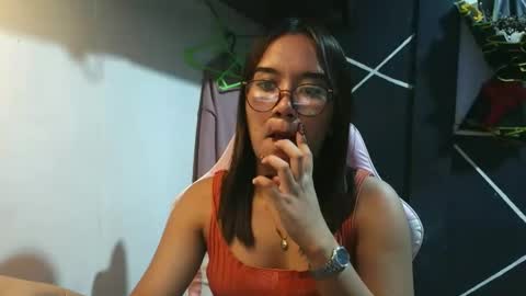 Snapshot of ur_wetwife chatting on November 17, 1:17 pm ur_wetwife online show from November 17, 1:17 pm