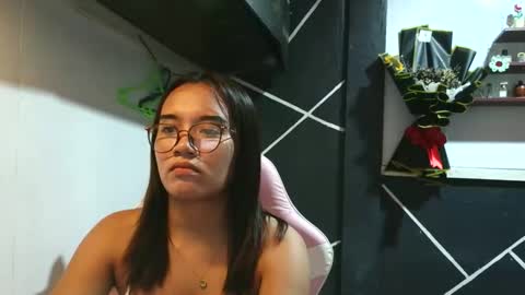 Snapshot of ur_wetwife chatting on November 19, 2:50 pm ur_wetwife online show from November 19, 2:50 pm