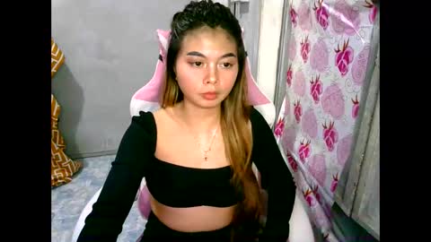 Snapshot of urasian_donna23 chatting on January 9, 3:34 pm urasian_donna23 online show from January 9, 3:34 pm