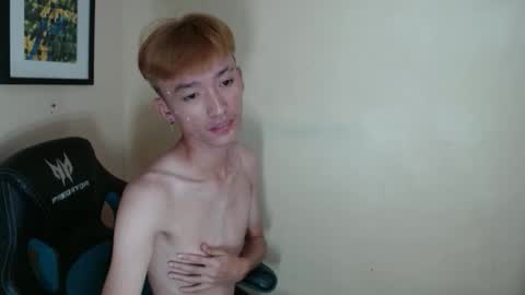urasian_femboyxxx online show from April 11, 3:49 pm