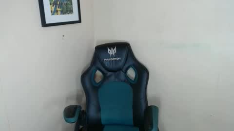 urasian_femboyxxx online show from April 14, 11:00 pm