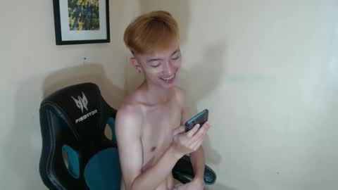 urasian_femboyxxx online show from April 18, 12:09 pm