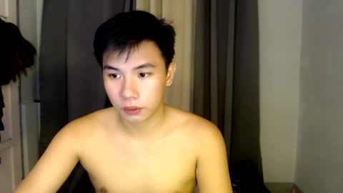 Snapshot of urasian_hardcockxx chatting on December 5, 10:12 am milly online show from December 5, 10:12 am