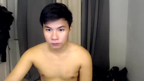 Snapshot of urasian_hardcockxx chatting on December 8, 8:51 am milly online show from December 8, 8:51 am