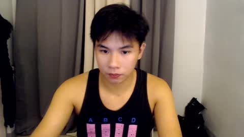 Snapshot of urasian_hardcockxx chatting on December 13, 9:24 am milly online show from December 13, 9:24 am