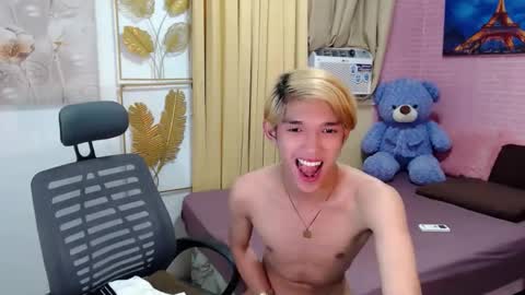 urasian_john20 online show from May 27, 7:44 pm
