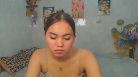 Snapshot of urasian_kat chatting on April 27, 7:56 pm urasian_kat online show from April 27, 7:56 pm