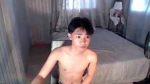 Snapshot of urasian_nathaniel chatting on November 1, 4:36 am HI WE ARE NATHANIEL AND SEV online show from November 1, 4:36 am