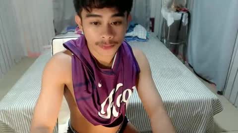 Snapshot of urasian_nathaniel chatting on November 24, 4:18 pm HI WE ARE NATHANIEL AND SEV online show from November 24, 4:18 pm