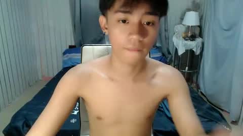 Snapshot of urasian_nathaniel chatting on November 29, 9:45 am HI WE ARE NATHANIEL AND SEV online show from November 29, 9:45 am