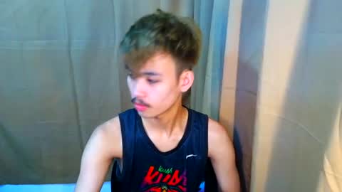 Snapshot of urasiancumboix2 chatting on June 20, 7:22 am urasiancumboix2 online show from June 20, 7:22 am