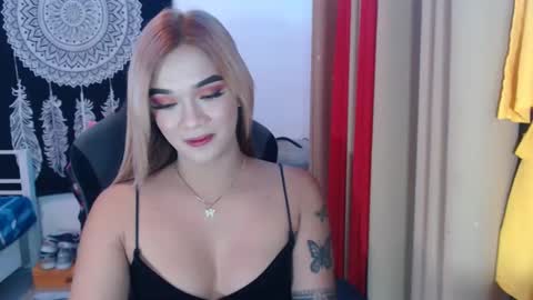 Snapshot of urasiandreamgirlxxx chatting on December 6, 9:21 am jess online show from December 6, 9:21 am