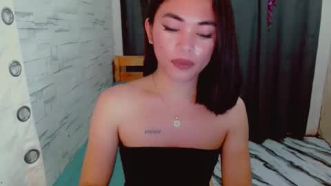 Snapshot of urasiangirl01 chatting on February 6, 5:12 am yesha online show from February 6, 5:12 am