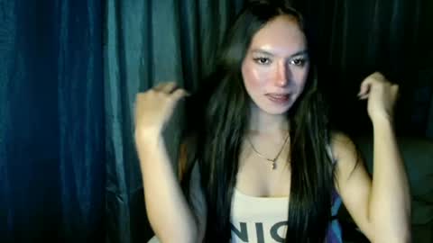 Snapshot of urasiansexbombgirlxxx chatting on June 23, 10:57 am Elizabeth online show from June 23, 10:57 am