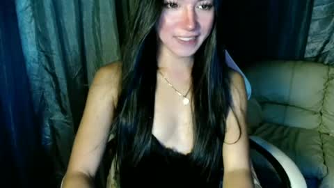 Snapshot of urasiansexbombgirlxxx chatting on July 1, 11:48 pm Elizabeth online show from July 1, 11:48 pm