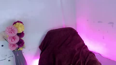 Snapshot of urbitchfantasexx_miles25 chatting on November 4, 6:23 am Miles online show from November 4, 6:23 am