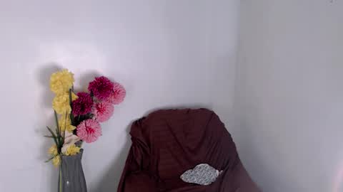 Snapshot of urbitchfantasexx_miles25 chatting on November 25, 9:20 am Miles online show from November 25, 9:20 am