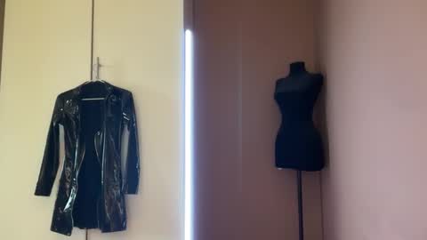 Snapshot of urdevilbaby chatting on December 19, 8:21 am Margo online show from December 19, 8:21 am