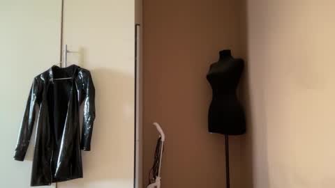 Snapshot of urdevilbaby chatting on February 3, 6:22 am Margo online show from February 3, 6:22 am