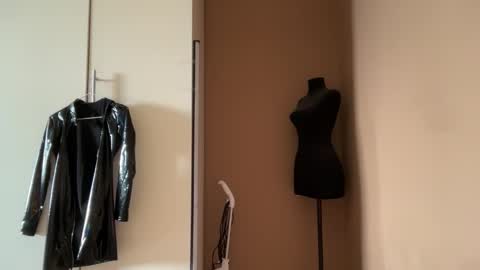 Snapshot of urdevilbaby chatting on February 7, 7:23 am Margo online show from February 7, 7:23 am