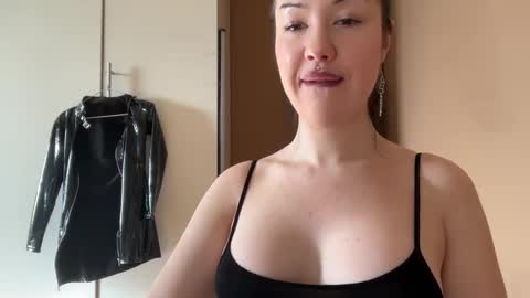 Snapshot of urdevilbaby chatting on February 23, 7:17 am Margo online show from February 23, 7:17 am