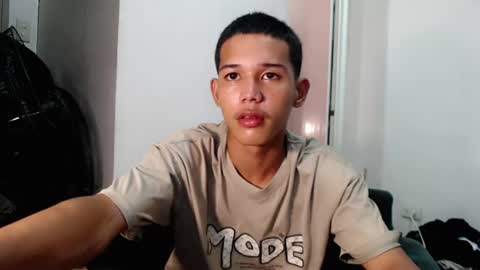 Snapshot of urdreamboy_clarin chatting on June 29, 11:32 am urdreamboy_clarin online show from June 29, 11:32 am