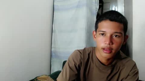 Snapshot of urdreamboy_clarin chatting on July 13, 9:45 am urdreamboy_clarin online show from July 13, 9:45 am
