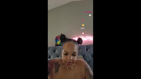 Snapshot of urfaveriri chatting on November 8, 3:23 pm urfaveriri online show from November 8, 3:23 pm