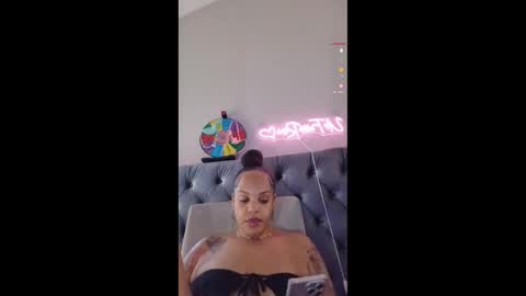 Snapshot of urfaveriri chatting on November 22, 3:11 pm urfaveriri online show from November 22, 3:11 pm