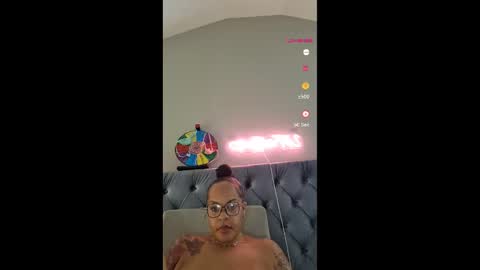 Snapshot of urfaveriri chatting on November 25, 4:18 pm urfaveriri online show from November 25, 4:18 pm