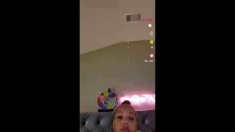 Snapshot of urfaveriri chatting on December 5, 10:24 am urfaveriri online show from December 5, 10:24 am