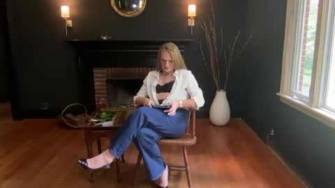Snapshot of urfemmeaddiction chatting on July 21, 5:04 pm UrFemmeAddiction online show from July 21, 5:04 pm