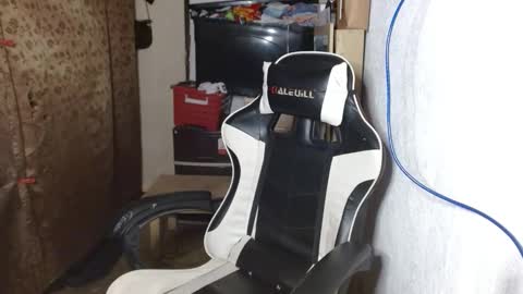 Snapshot of urfynestasian chatting on October 27, 1:37 pm urfynestasian online show from October 27, 1:37 pm