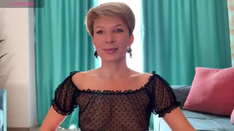 Snapshot of urgoddessjenny chatting on October 4, 10:24 am Jenny online show from October 4, 10:24 am