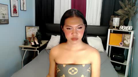 Snapshot of urhot_fcking_zoey chatting on January 14, 7:21 pm zoey noir online show from January 14, 7:21 pm