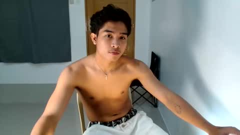 Snapshot of urhot_jeremyxx chatting on February 23, 7:06 am jeremy online show from February 23, 7:06 am