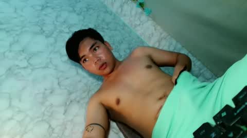 Snapshot of urhot_kharlxoxo chatting on May 7, 7:58 am john carlo online show from May 7, 7:58 am