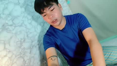Snapshot of urhot_kharlxoxo chatting on May 8, 6:35 pm john carlo online show from May 8, 6:35 pm