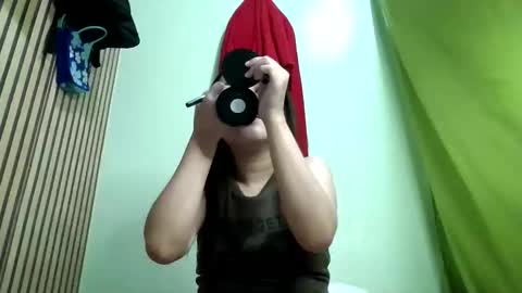 Snapshot of urhotasian4u chatting on March 2, 7:09 am Jhossa online show from March 2, 7:09 am