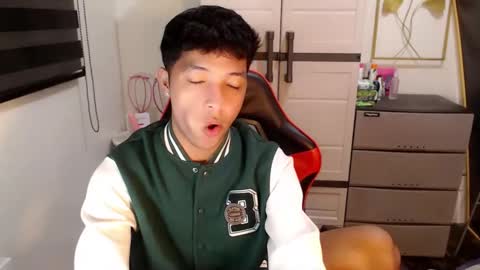 Ethan online show from April 10, 3:06 pm