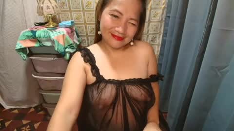 Snapshot of urhotmomzoey chatting on July 8, 12:42 pm urhotmomzoey online show from July 8, 12:42 pm